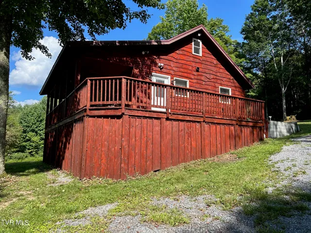 $449,900 | 21240 Locust Branch Road, Damascus, VA 24236