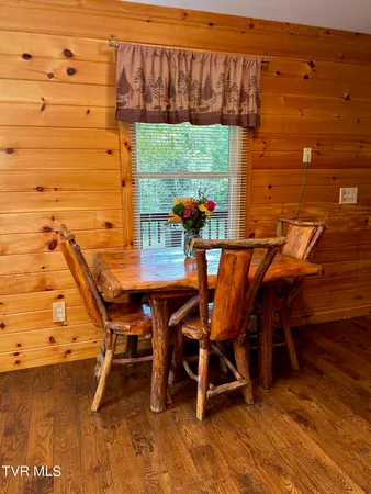 $449,900 | 21240 Locust Branch Road, Damascus, VA 24236