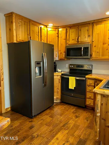 $449,900 | 21240 Locust Branch Road, Damascus, VA 24236