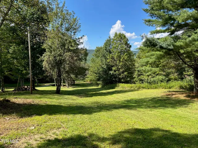 $449,900 | 21240 Locust Branch Road, Damascus, VA 24236