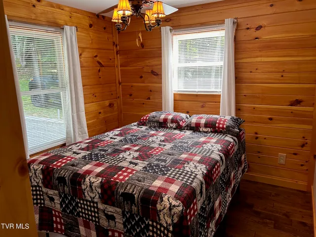 $449,900 | 21240 Locust Branch Road, Damascus, VA 24236