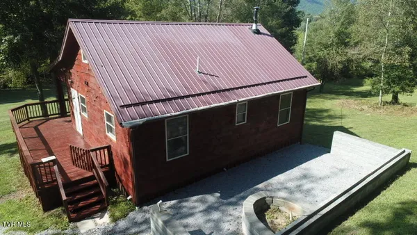 $449,900 | 21240 Locust Branch Road, Damascus, VA 24236