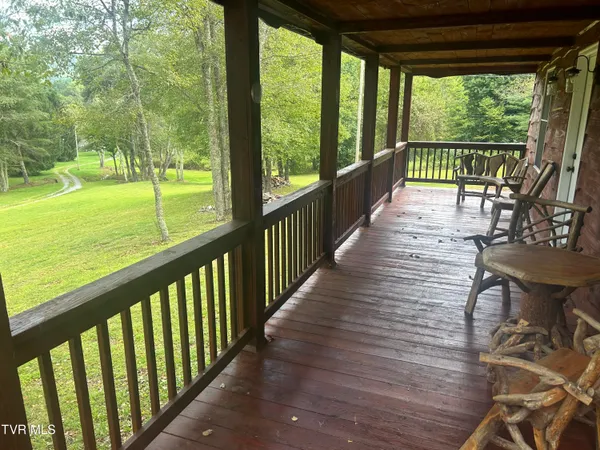 $449,900 | 21240 Locust Branch Road, Damascus, VA 24236
