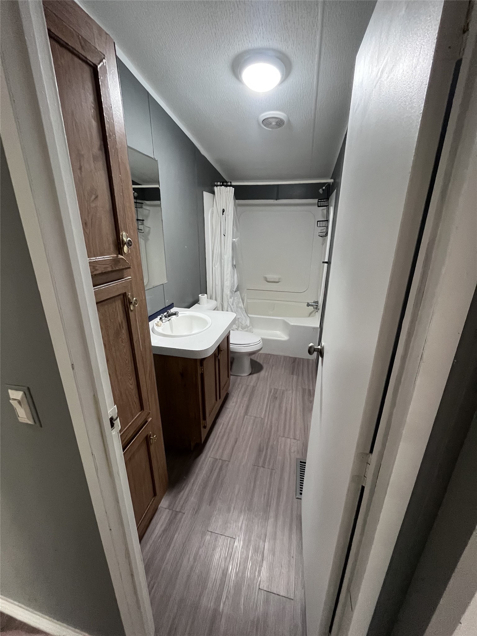 14912 Hannah Way Conroe, TX 77302 - Photo 19 of 20 a bathroom with a sink a toilet a mirror and tub