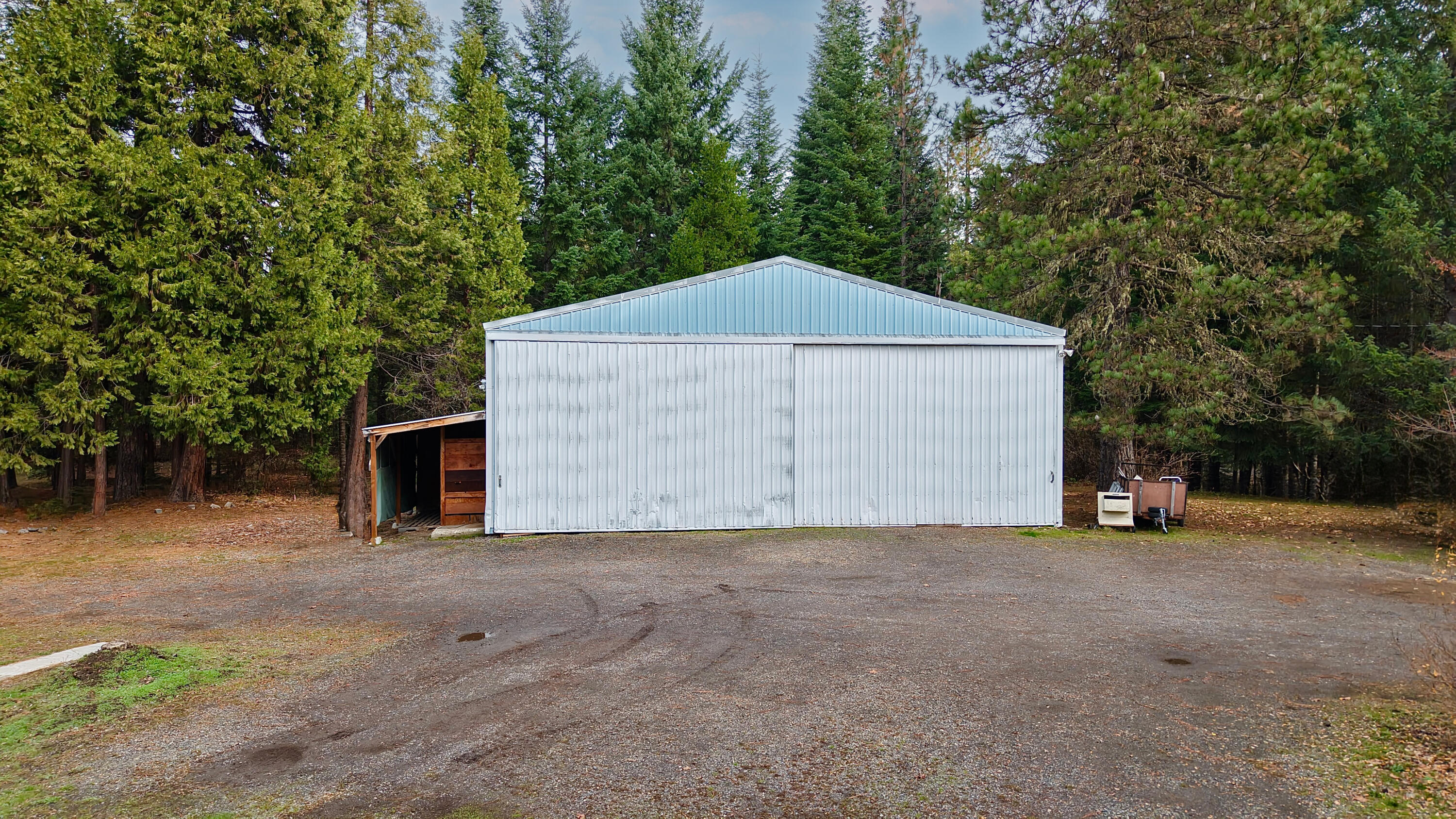 431 Red Blanket Road Prospect, OR 97536 - Photo 2 of 48 40 x 40 Ft. Shop, concrete floor, sliding doors