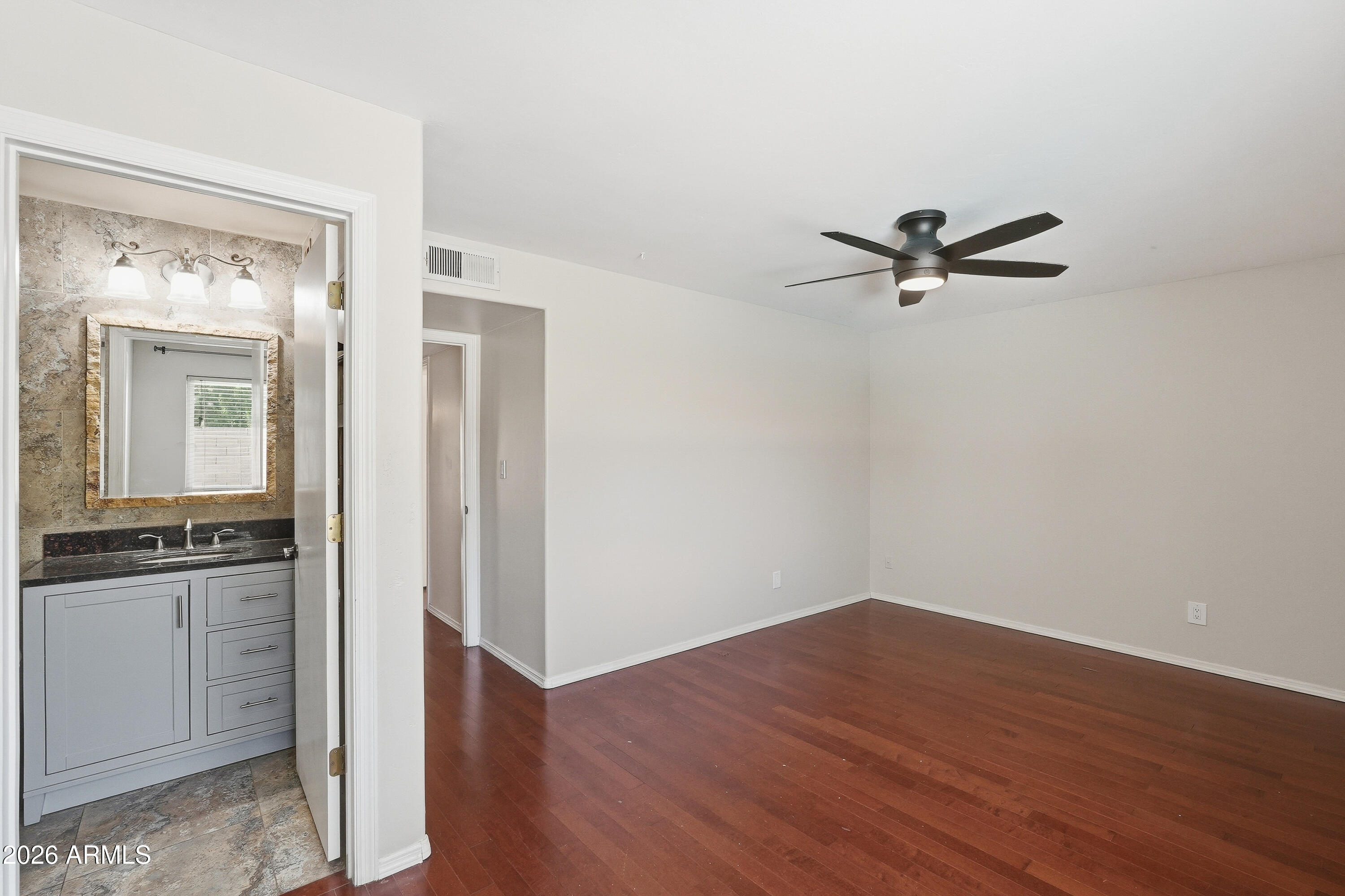 5654 West Mountain View Road Glendale, AZ 85302 - Photo 17 of 34 5654 (17)