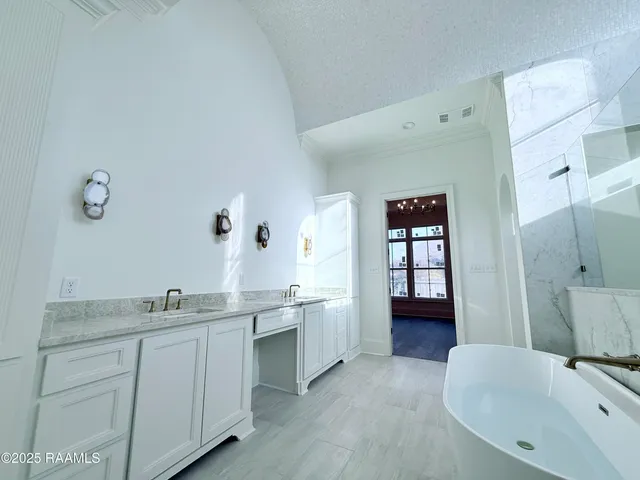 $999,700 | 214 Sabal Grv Lane, Youngsville, LA 70592