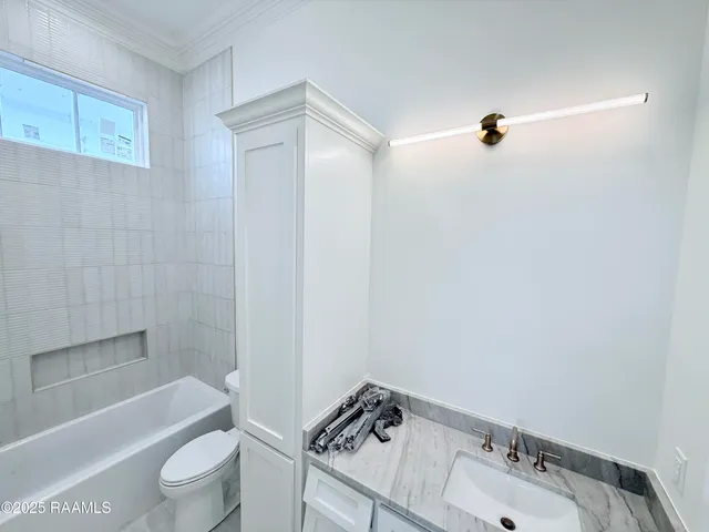 $999,700 | 214 Sabal Grv Lane, Youngsville, LA 70592