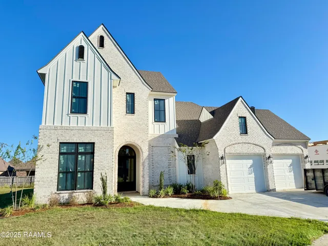 $999,700 | 214 Sabal Grv Lane, Youngsville, LA 70592