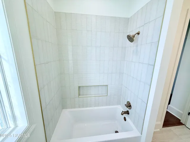 $999,700 | 214 Sabal Grv Lane, Youngsville, LA 70592