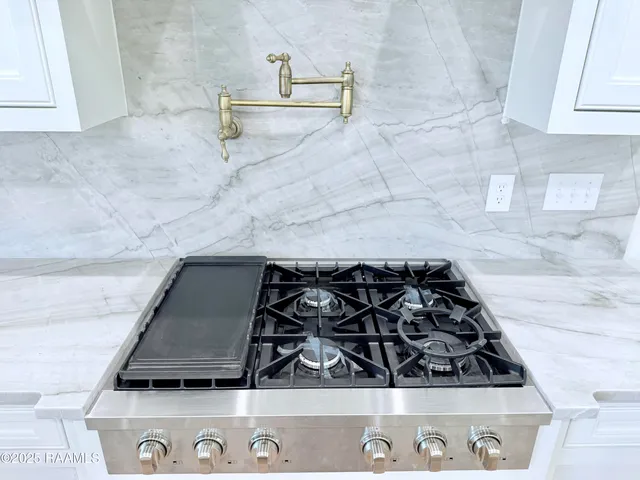 $999,700 | 214 Sabal Grv Lane, Youngsville, LA 70592