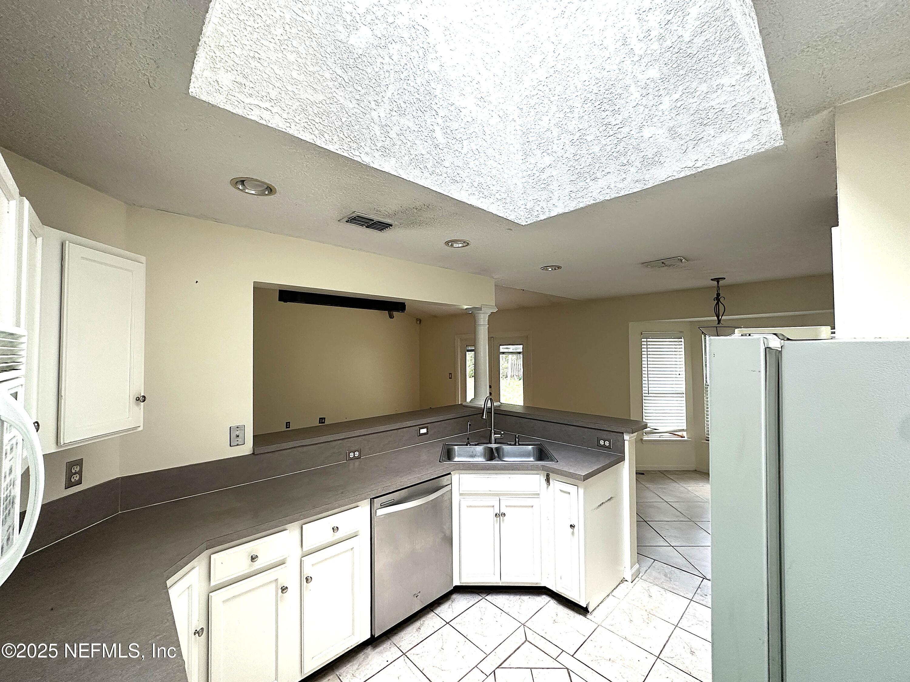 83041 St Mark Drive Yulee, FL 32097 - Photo 6 of 28 a bathroom with a sink a mirror and a bathtub