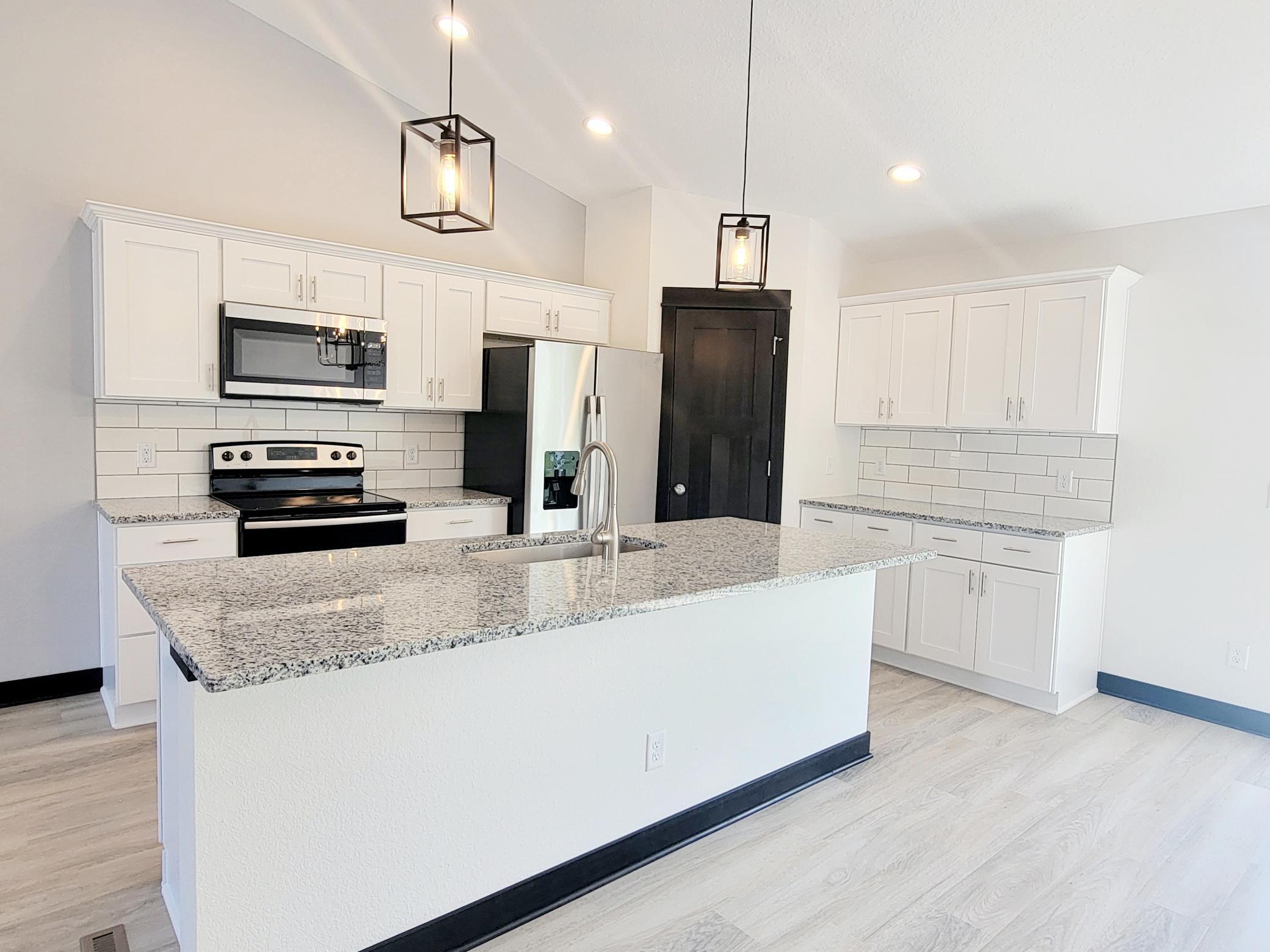 705 Council Court Ellendale, MN 56026 - Photo 3 of 24