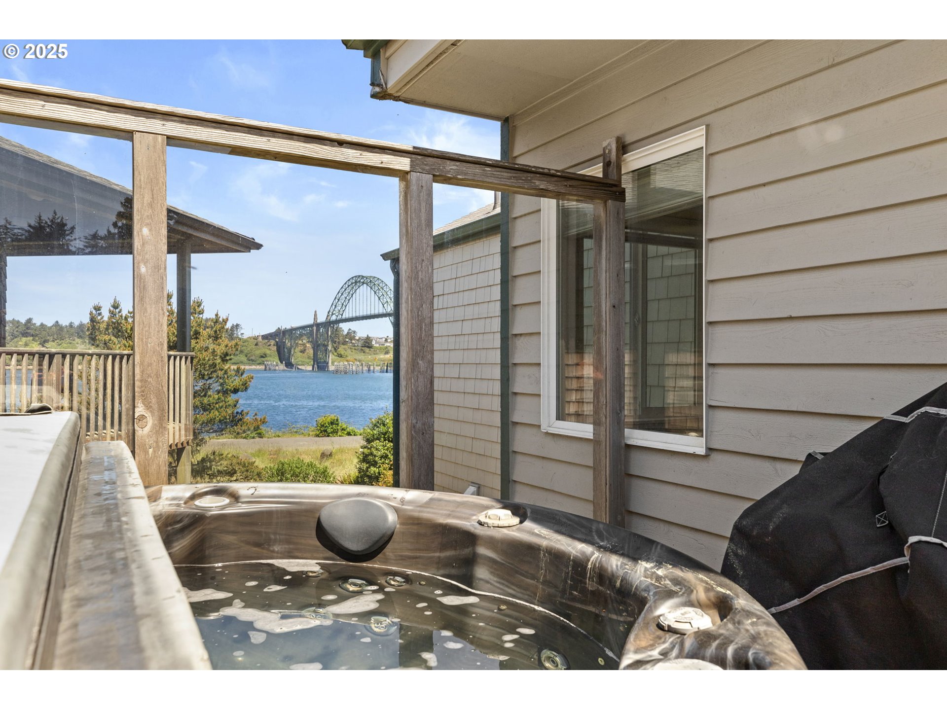 238 Southwest 27th Street Newport, OR 97366 - Photo 16 of 34 a view of a balcony