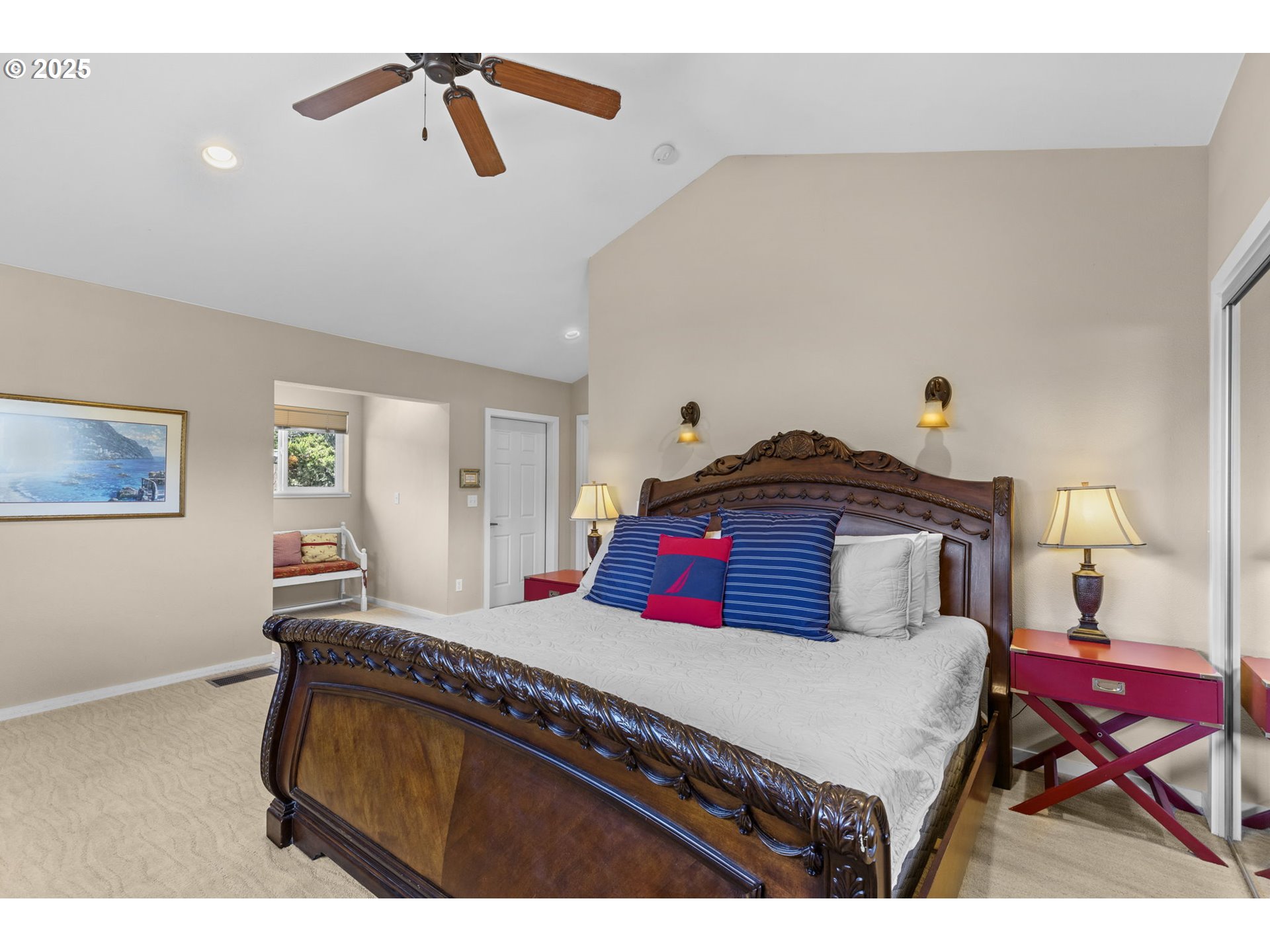 238 Southwest 27th Street Newport, OR 97366 - Photo 19 of 34 a bedroom with a bed and a dresser