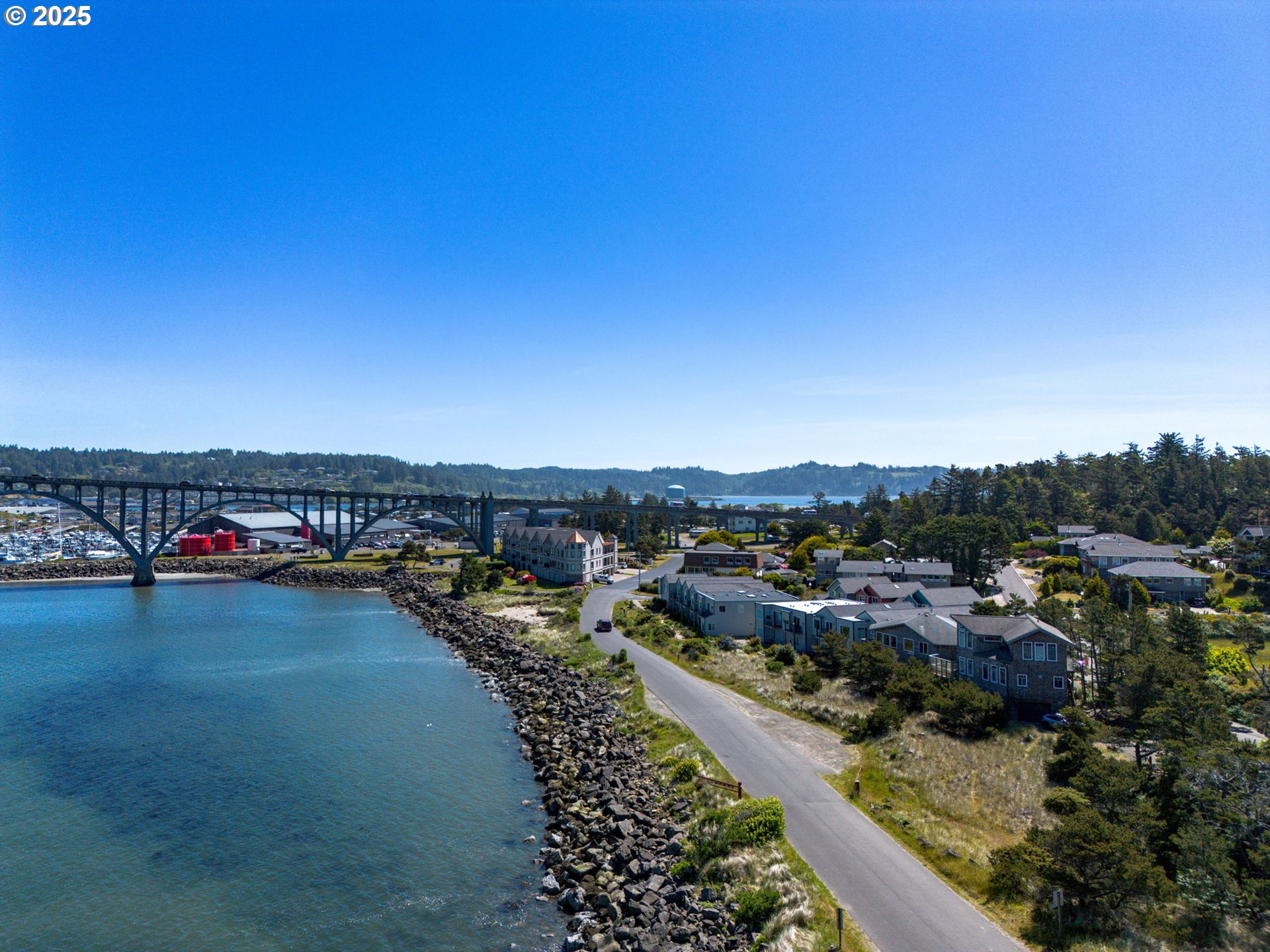 238 Southwest 27th Street Newport, OR 97366 - Photo 2 of 34 a view of a city