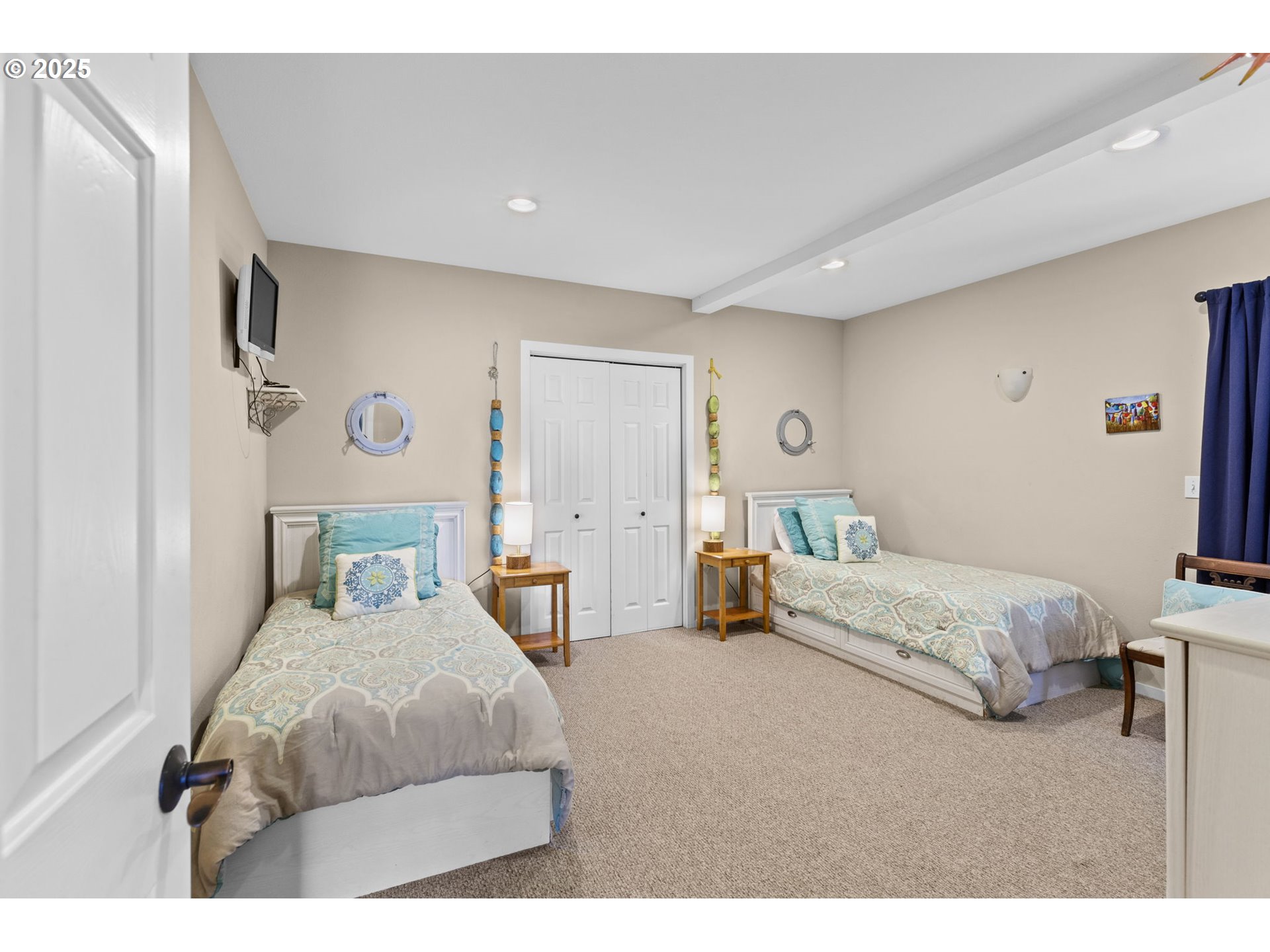 238 Southwest 27th Street Newport, OR 97366 - Photo 23 of 34 a bedroom with a bed and a lamp