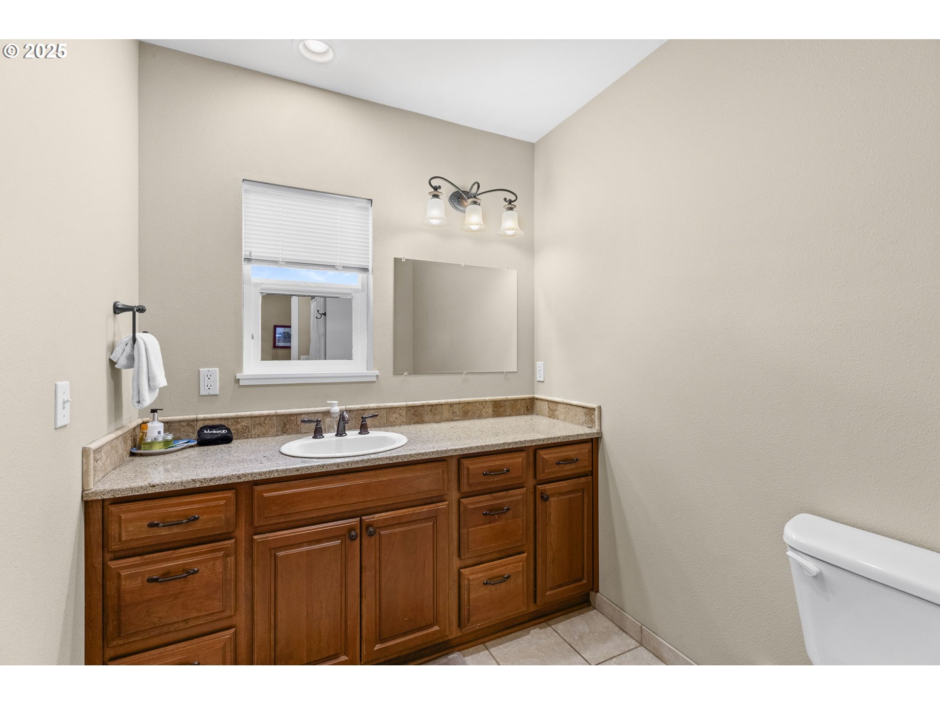 238 Southwest 27th Street Newport, OR 97366 - Photo 25 of 34 a bathroom with a sink and a mirror