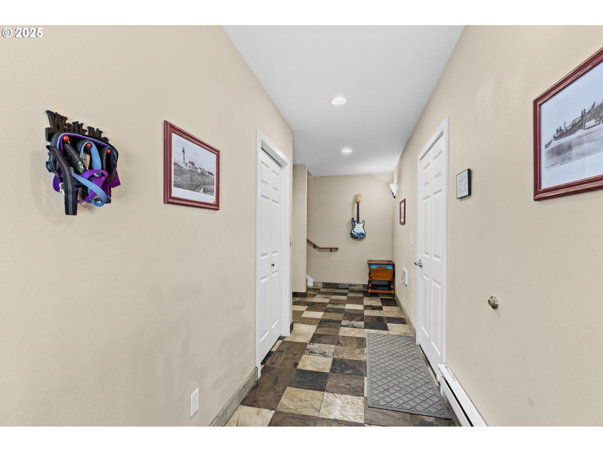 238 Southwest 27th Street Newport, OR 97366 - Photo 27 of 34 a view of a hallway with wooden floor and a living room