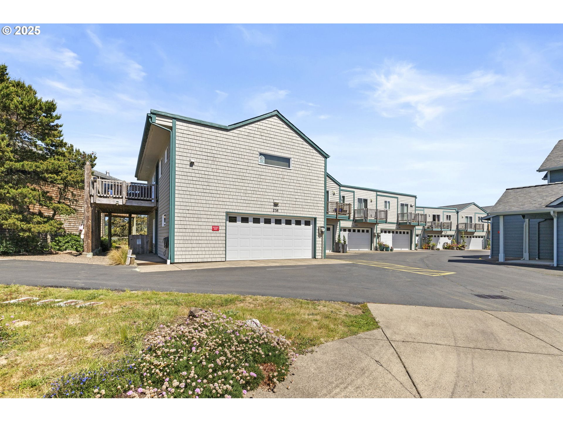 238 Southwest 27th Street Newport, OR 97366 - Photo 29 of 34 a view of a house with a yard