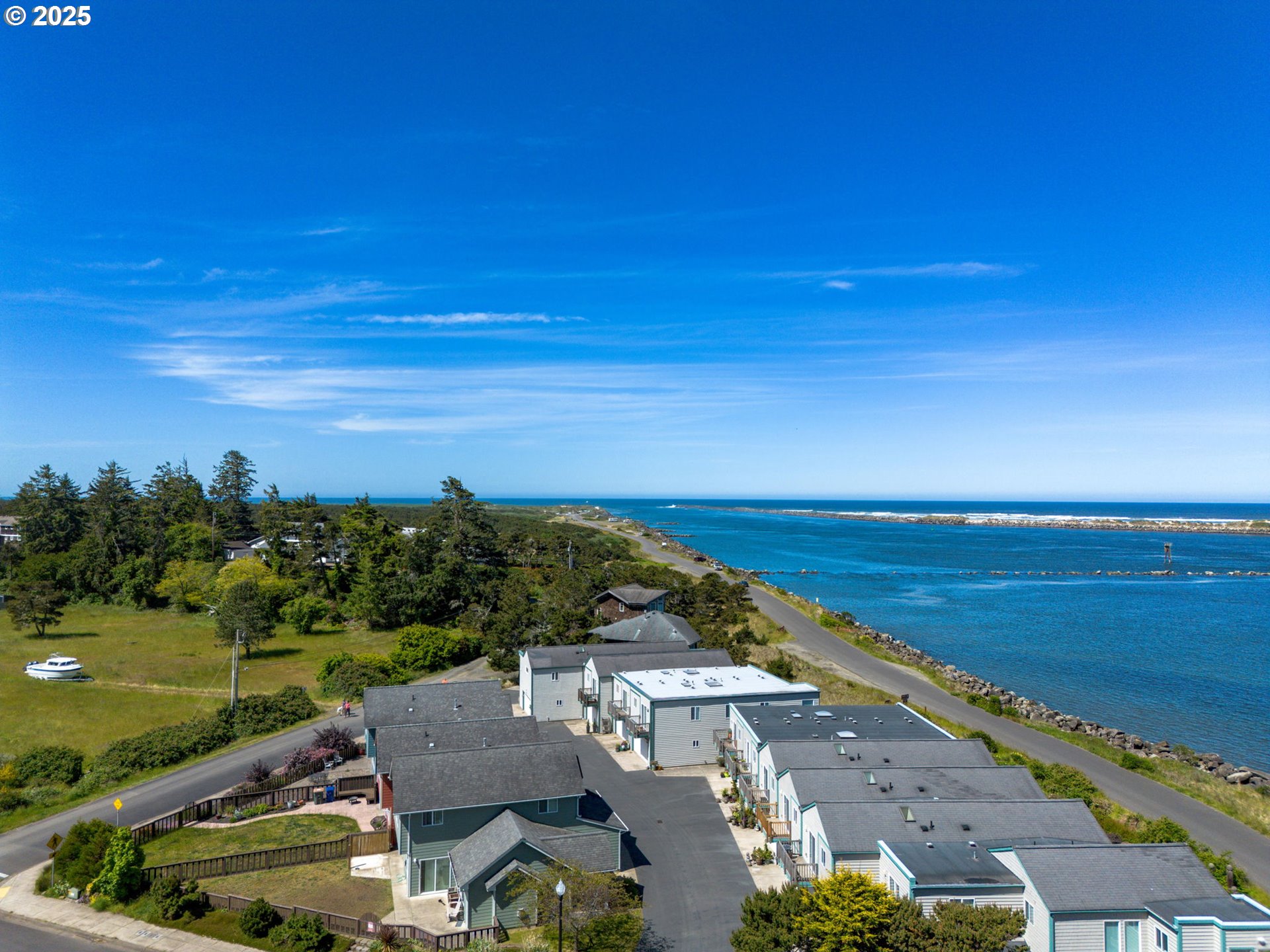 238 Southwest 27th Street Newport, OR 97366 - Photo 31 of 34 a view of a city and ocean view