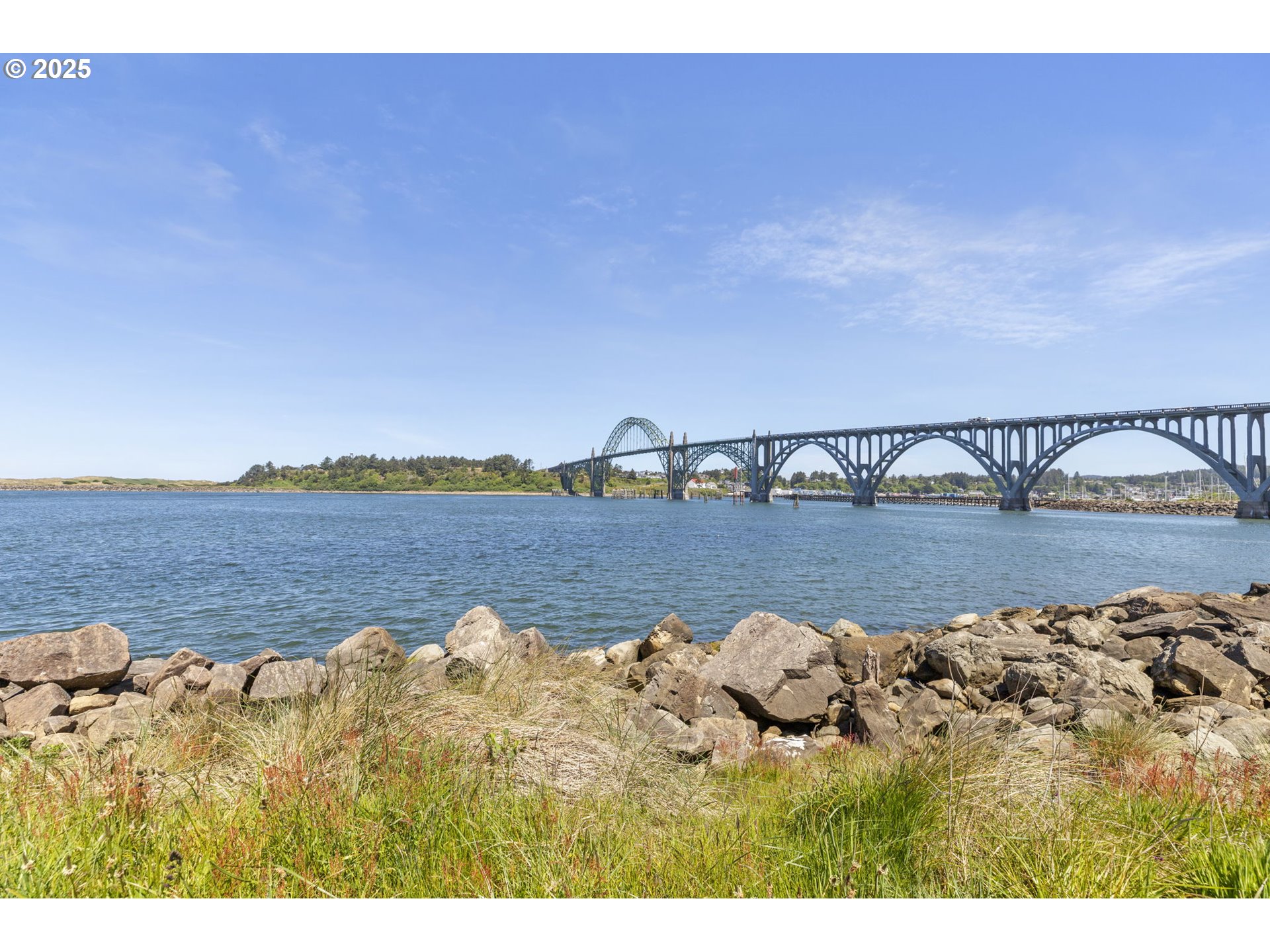 238 Southwest 27th Street Newport, OR 97366 - Photo 33 of 34 a view of ocean with a city