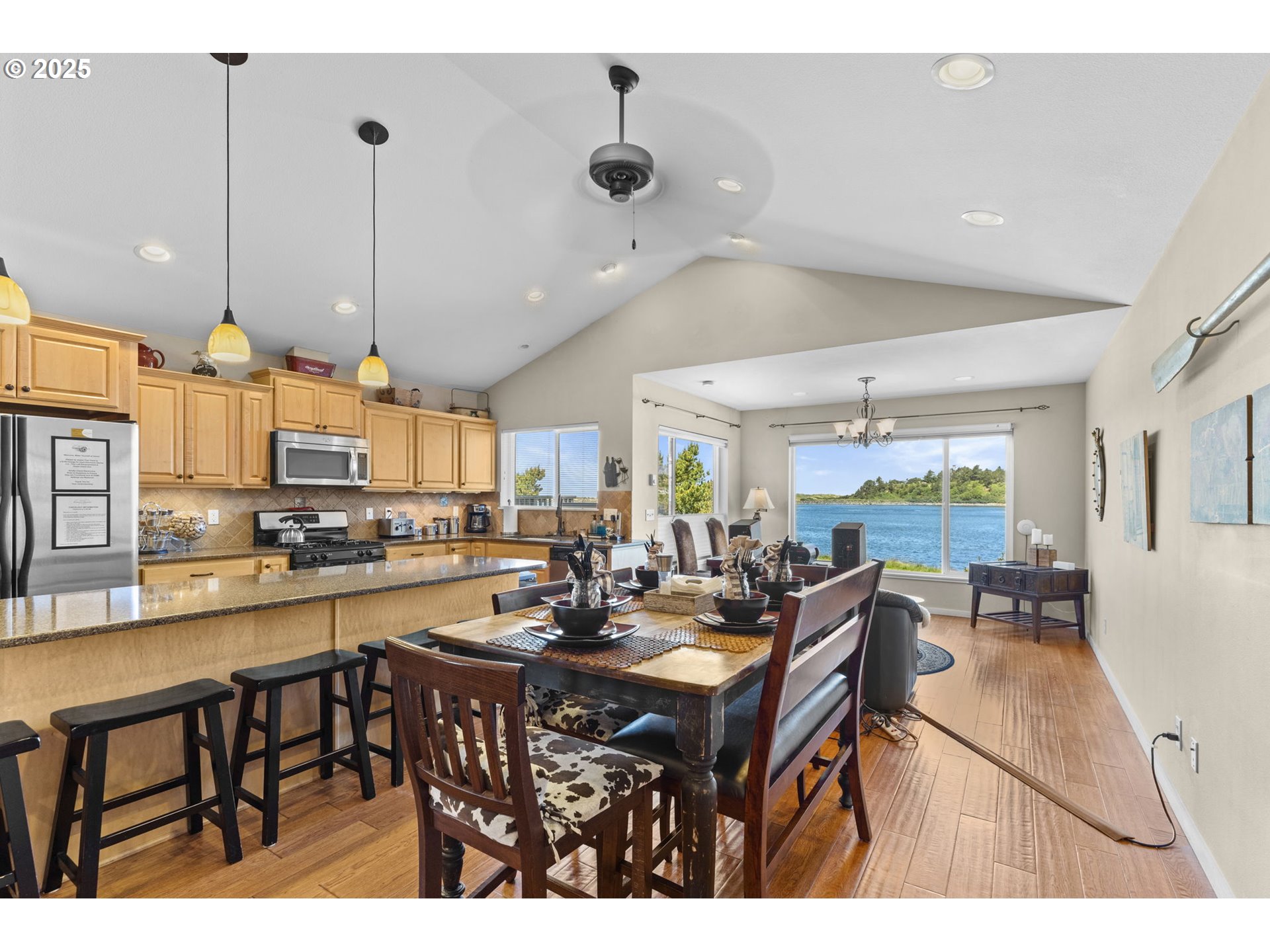 238 Southwest 27th Street Newport, OR 97366 - Photo 6 of 34 a open kitchen with a table and chairs
