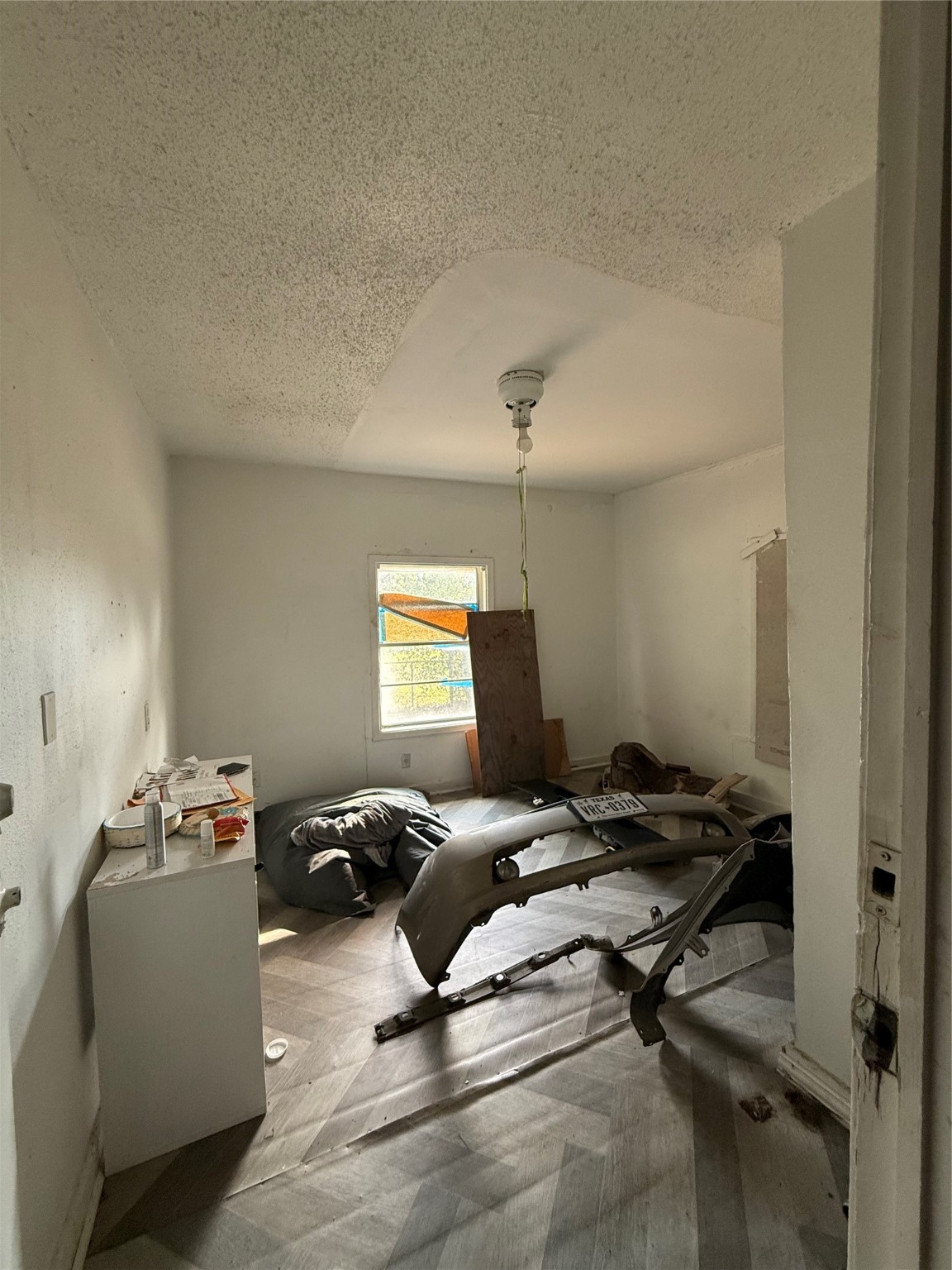 2478 Druid Street Houston, TX 77091 - Photo 19 of 29 a view of a workspace with furniture