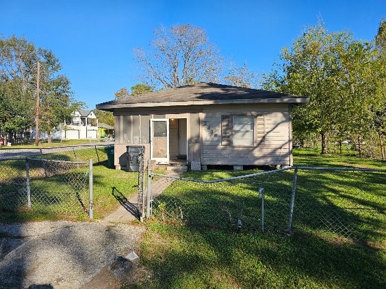 2478 Druid Street Houston, TX 77091 - Photo 3 of 29 a view of a house with backyard
