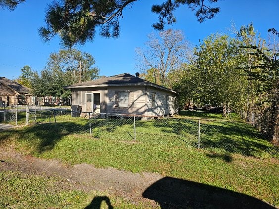 2478 Druid Street Houston, TX 77091 - Photo 4 of 29 a front view of a house with garden