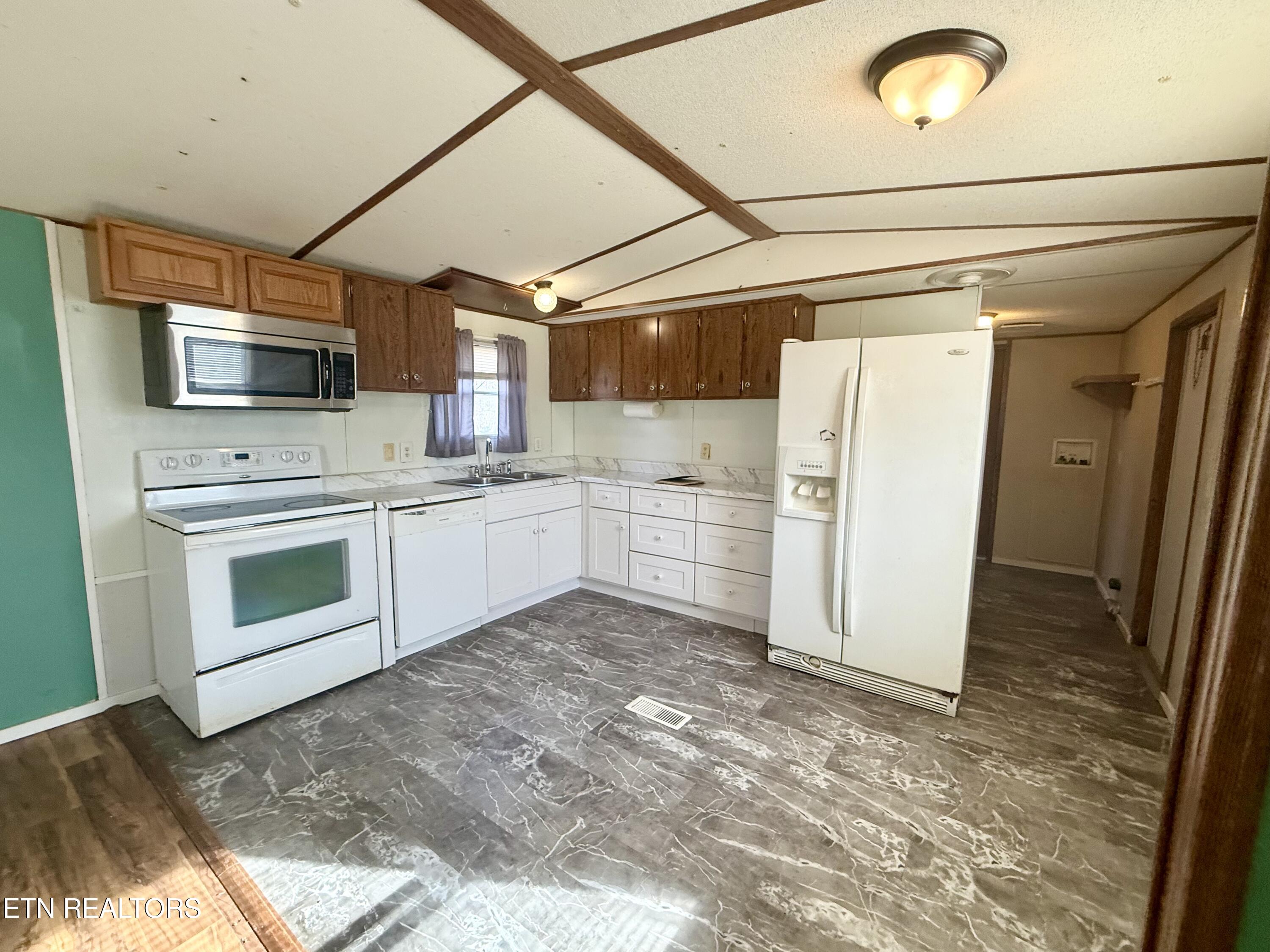 2191 7 Knobs Road Gainesboro, TN 38562 - Photo 7 of 30 IMG_3898