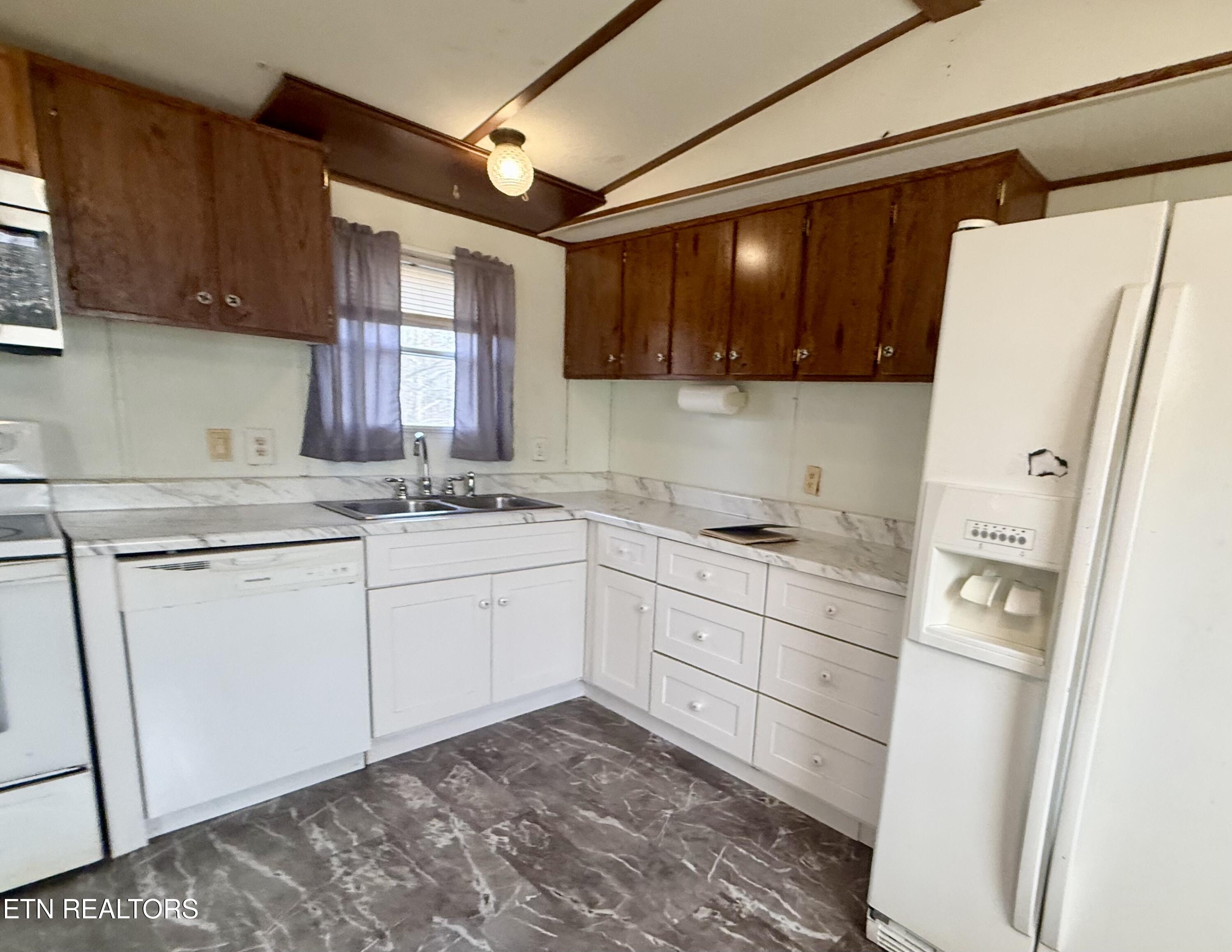 2191 7 Knobs Road Gainesboro, TN 38562 - Photo 8 of 30 IMG_3903