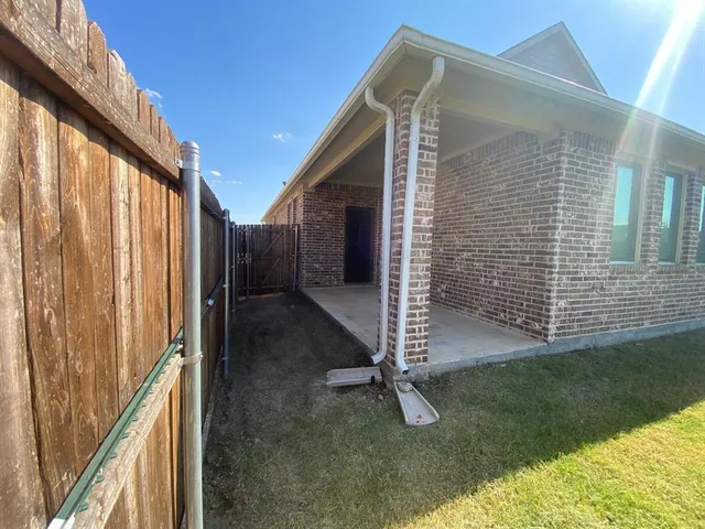 $2,500 | 1709 Lake Grove Drive, Little Elm, TX 75068