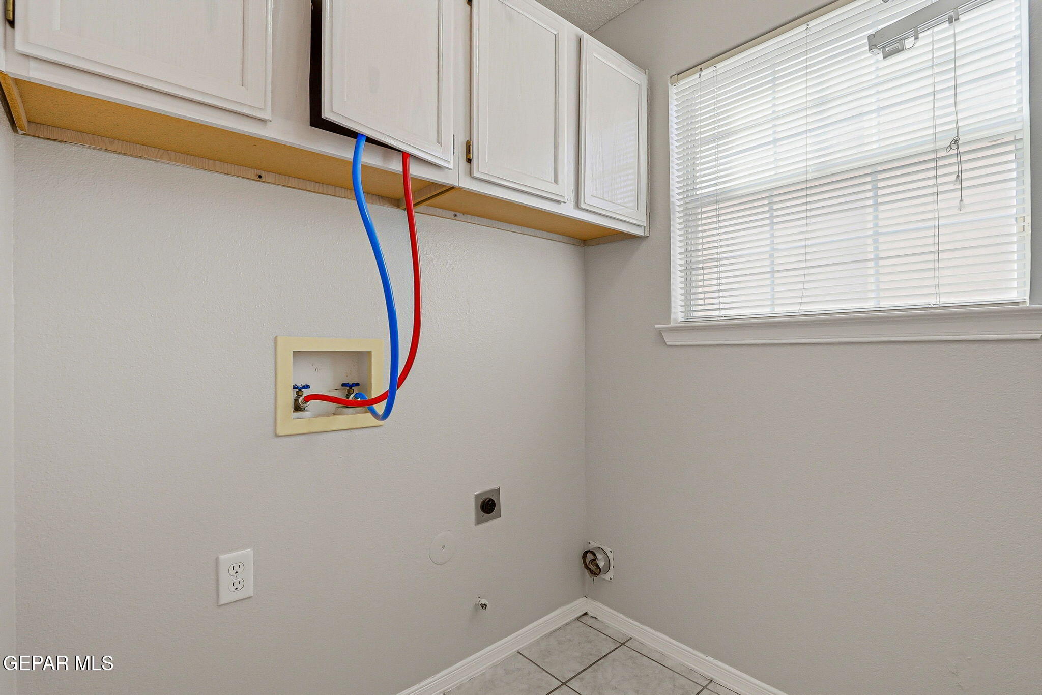 6336 Franklin Ridge Drive El Paso, TX 79912 - Photo 12 of 28 Laundry Room