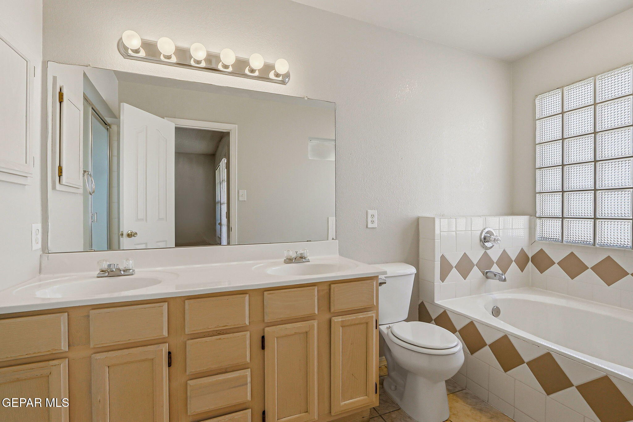 6336 Franklin Ridge Drive El Paso, TX 79912 - Photo 16 of 28 Primary Bathroom #2 Upstairs