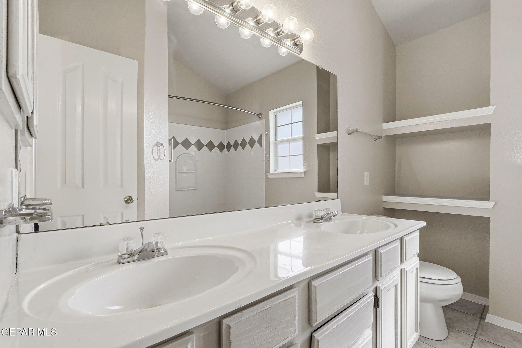 6336 Franklin Ridge Drive El Paso, TX 79912 - Photo 20 of 28 Bathroom #3 Upstairs