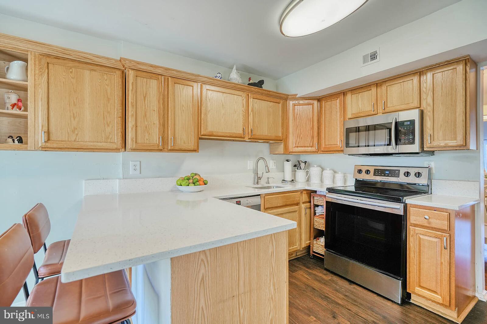 7900 Bentley Village Drive, Unit 11B Springfield, VA 22152 - Photo 16 of 42 Kitchen with Marble countertop.