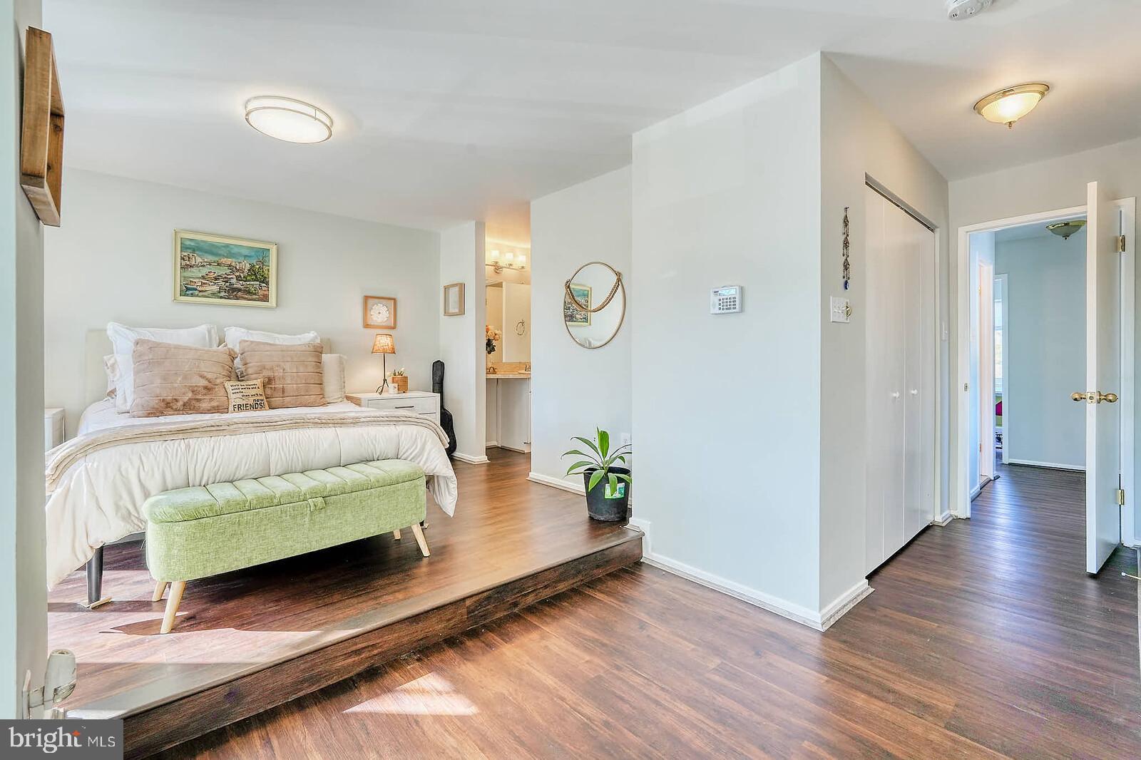 7900 Bentley Village Drive, Unit 11B Springfield, VA 22152 - Photo 22 of 42 Main room.