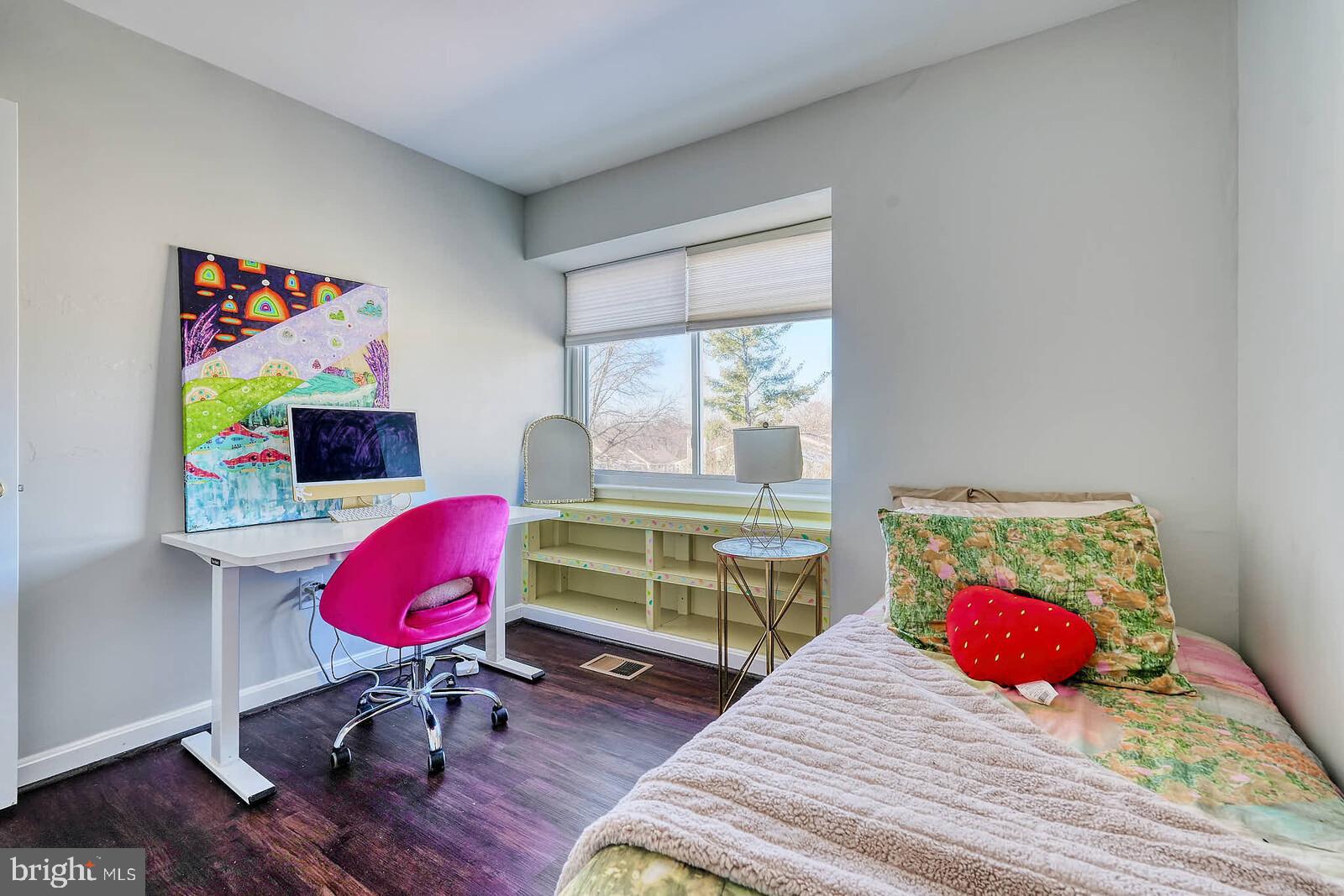 7900 Bentley Village Drive, Unit 11B Springfield, VA 22152 - Photo 35 of 42 Third bedroom.
