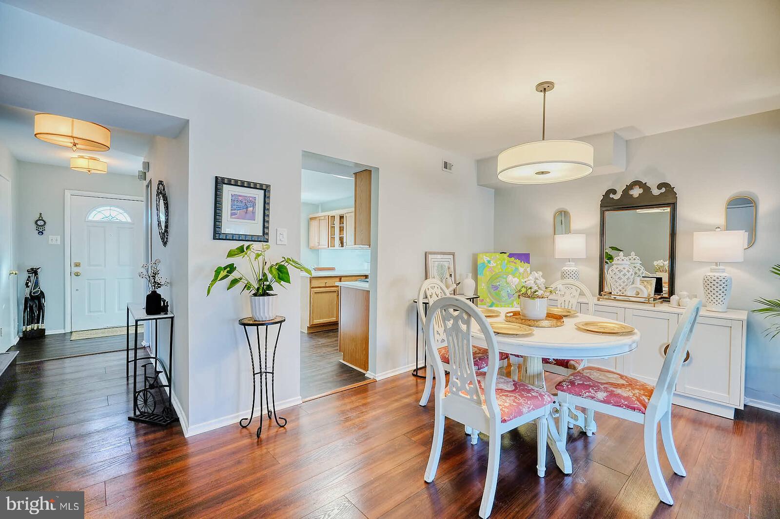 7900 Bentley Village Drive, Unit 11B Springfield, VA 22152 - Photo 9 of 42 Dining room.