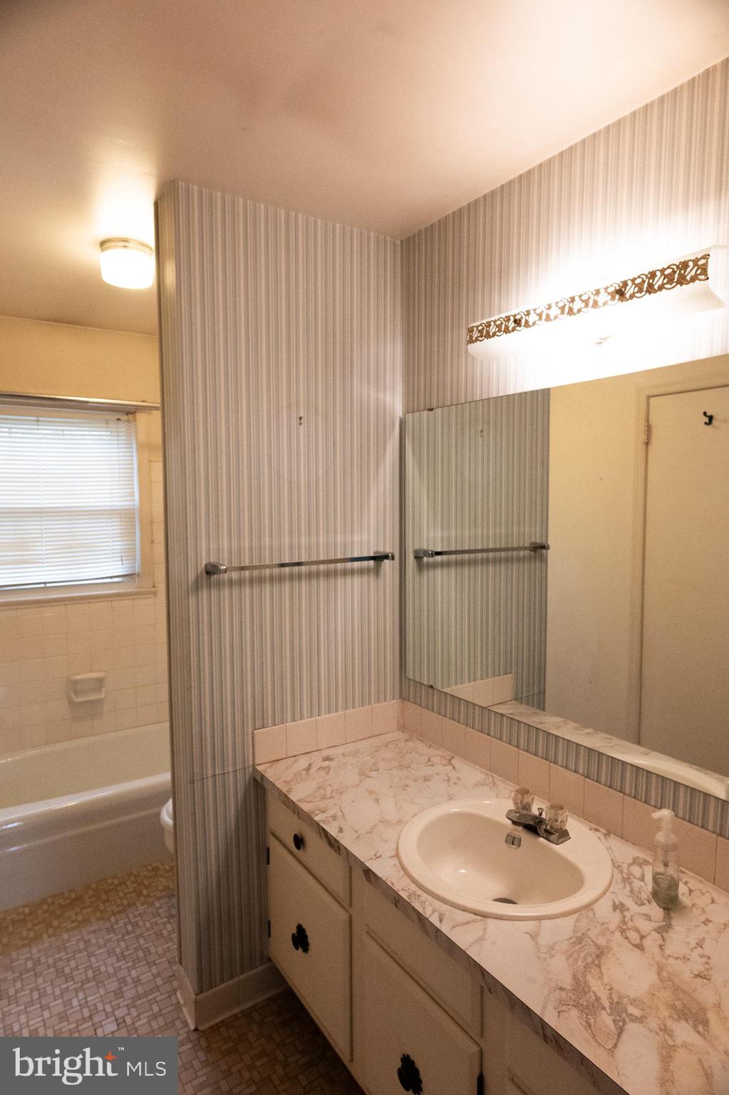 7601 Hayfield Road Alexandria, VA 22315 - Photo 11 of 35