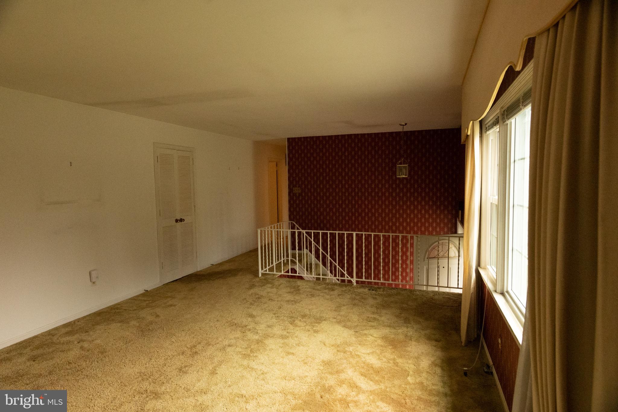 7601 Hayfield Road Alexandria, VA 22315 - Photo 4 of 35