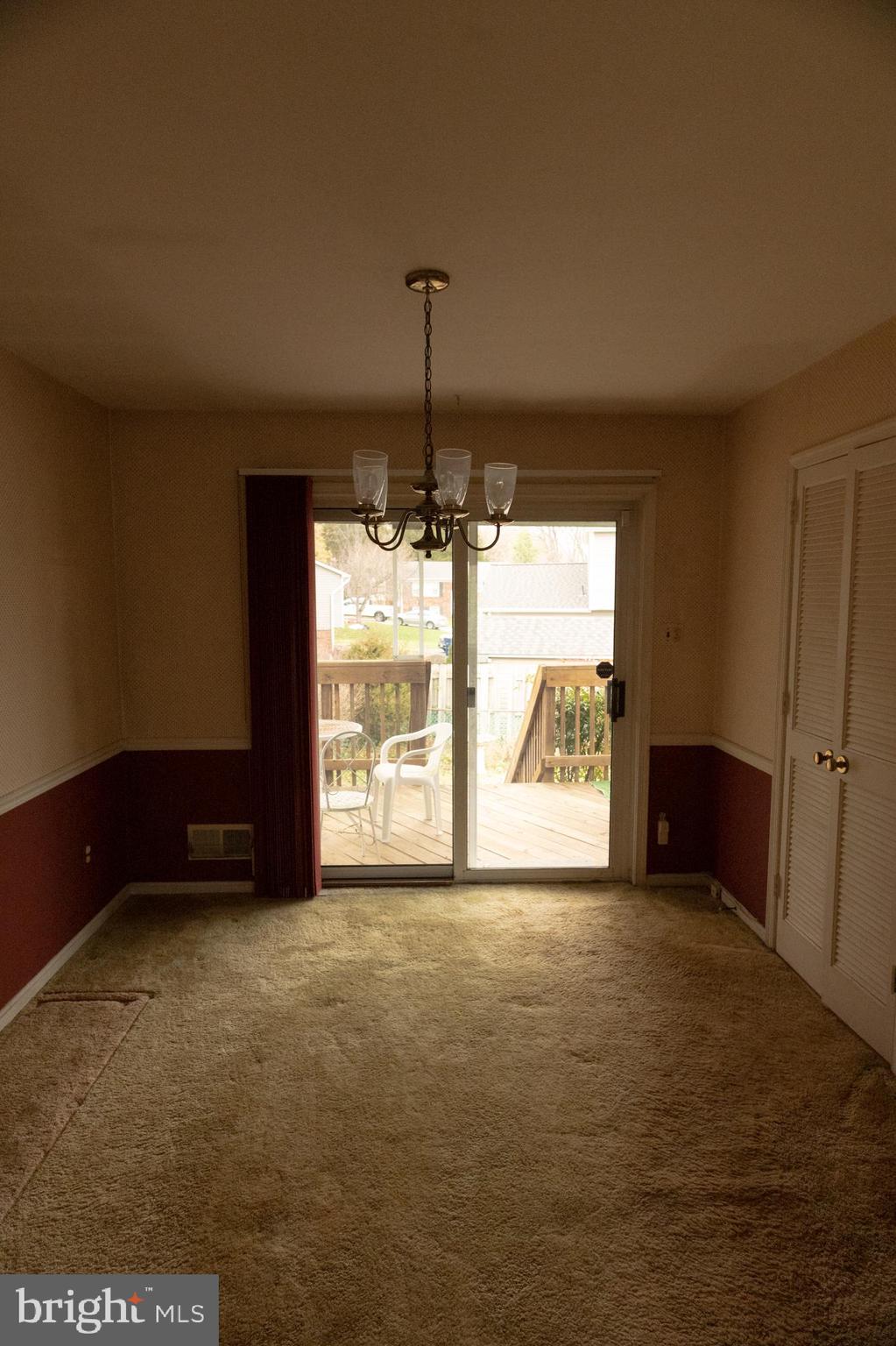 7601 Hayfield Road Alexandria, VA 22315 - Photo 6 of 35