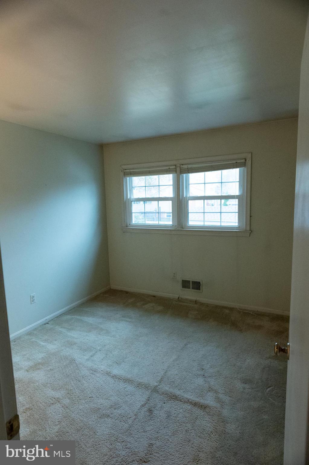 7601 Hayfield Road Alexandria, VA 22315 - Photo 9 of 35