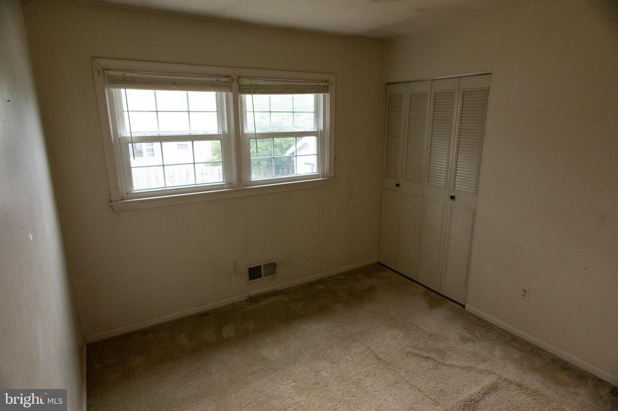 7601 Hayfield Road Alexandria, VA 22315 - Photo 10 of 35