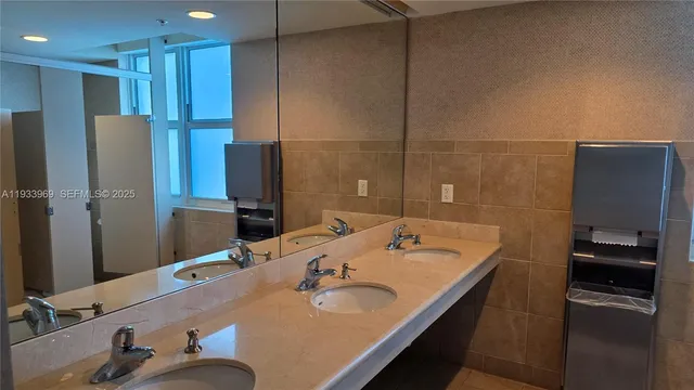 $650,000 | 7900 Harbor Island Drive, Unit 703, North Bay Village, FL 33141