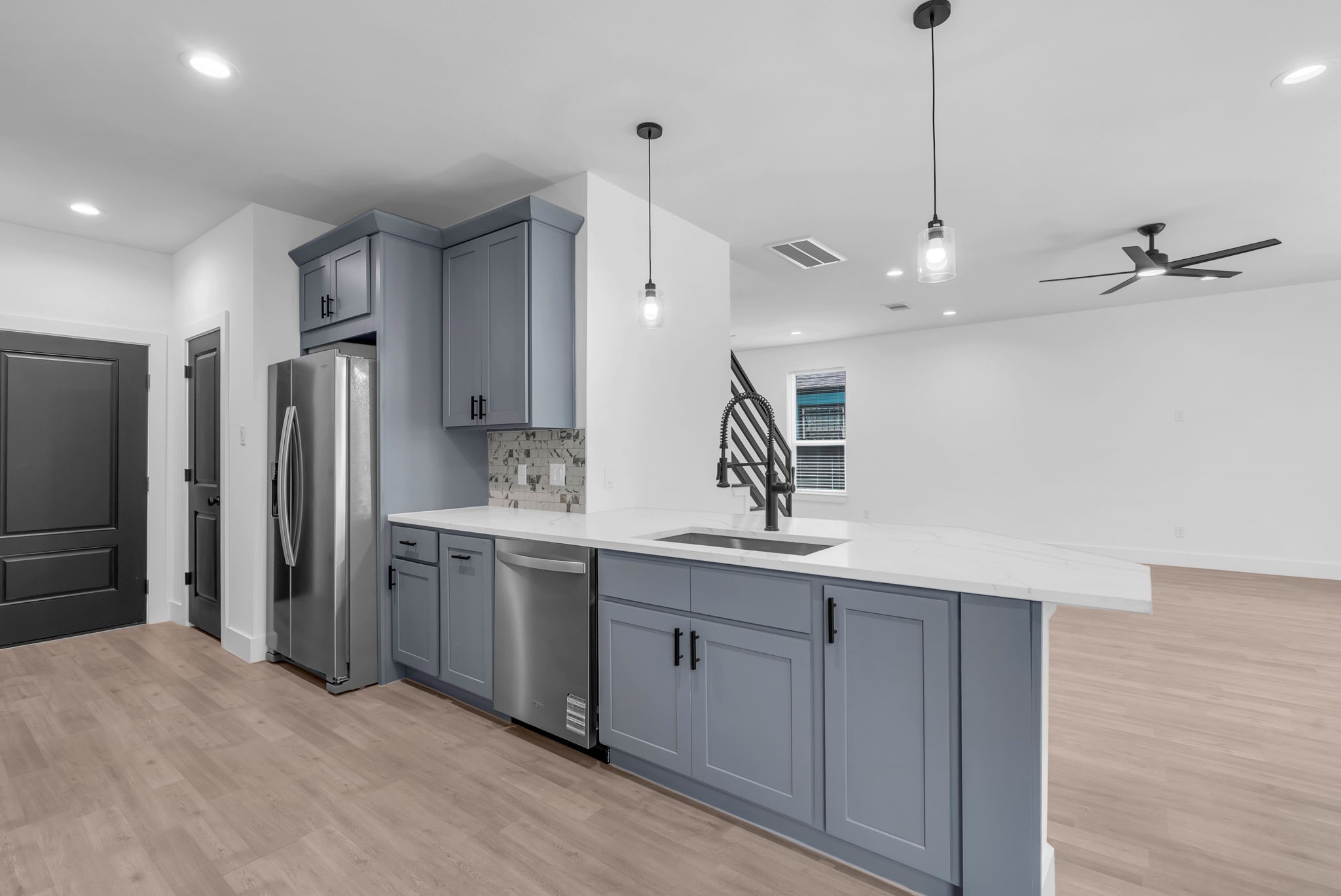 8136 Chateau Street Houston, TX 77028 - Photo 11 of 46 Stainless steel appliances