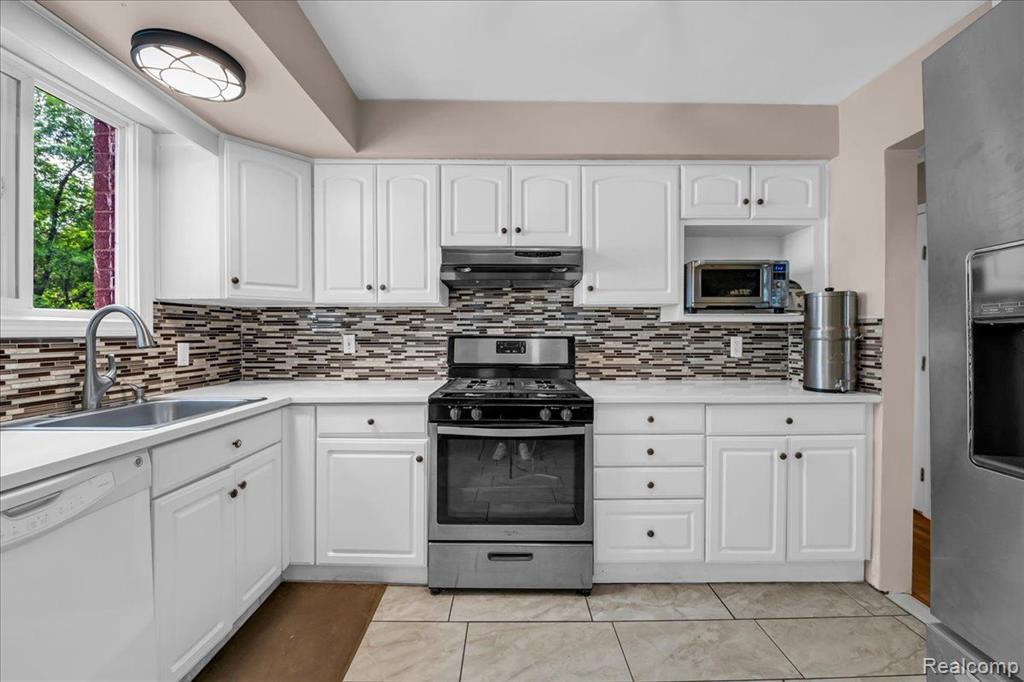 21236 Gudith Road Woodhaven, MI 48183 - Photo 10 of 32