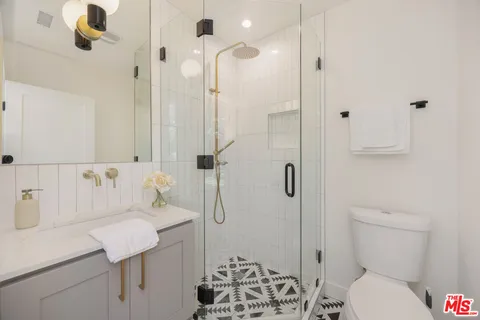 $1,799,000 | 3953 South Victoria Avenue, Los Angeles, CA 90008