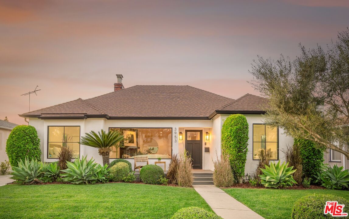 3953 South Victoria Avenue Los Angeles, CA 90008 - Photo 2 of 30